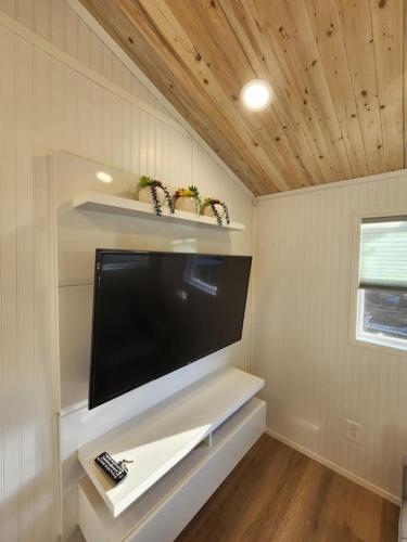 1BD 1BA tiny house with in-unit washer and dryer near Kaiser in Los Angeles, USA