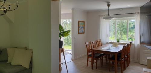 Semesterhus Kymbo Jungfrugården 2 (Semesterhus Kymbo Jungfrugarden 2) in Vartofta