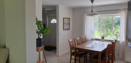 Semesterhus Kymbo Jungfrugården 2 (Semesterhus Kymbo Jungfrugarden 2) in Vartofta