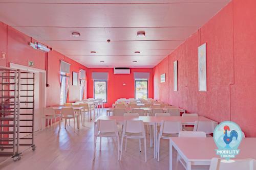 Mobility Friends Hostel in อบาเด เด เนย์วา