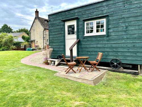 Beautiful Shepherd's Hut - Lois Weedon in แวพเพนแนม