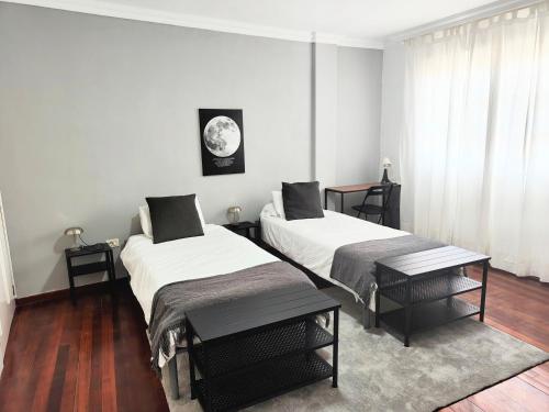 2 twin beds