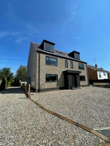 Summer Lodge
