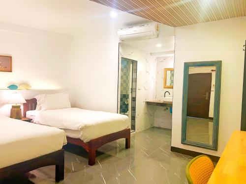 room detail thumbnail 1