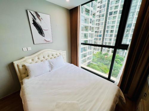 Three-Bedroom Apartment with Balcony image 10