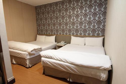 2 double beds