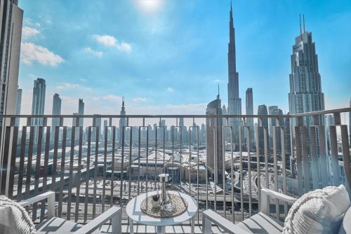 LUXE | 2BR | Burj Khalifa View | Dubai Mall Access - image 3