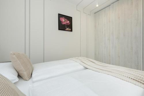 One-Bedroom Apartment with Balcony image 6