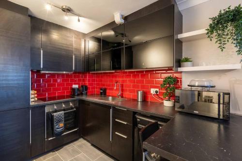 Inviting 2BD Flat 15 Mins from Heart of Dublin! - image 9