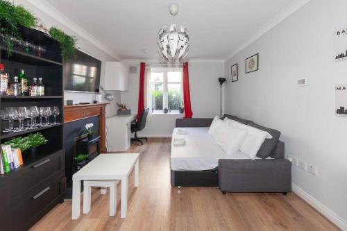 Inviting 2BD Flat 15 Mins from Heart of Dublin! - main image