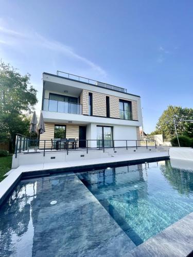 Golden Relax Apartments – khách sạn tại Balatonfured