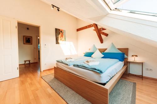 Spacious Penthouse with AC and Free Parking Steps Away From the Central Station, Koblenc (fotografie 6)