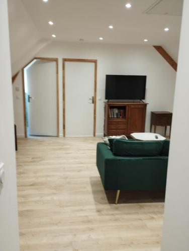 Vannas istaba, Casa Adam's in Senžanletomasa