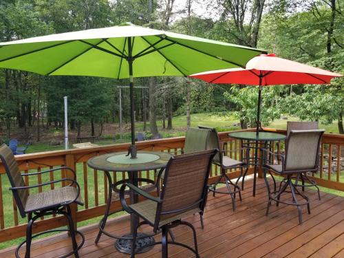 Serenity and Fun all in one in this Cozy Pocono Cabin in Jim Thorpe, USA