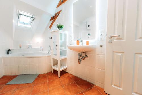 Spacious Penthouse with AC and Free Parking Steps Away From the Central Station, Koblenc (fotografie 10)