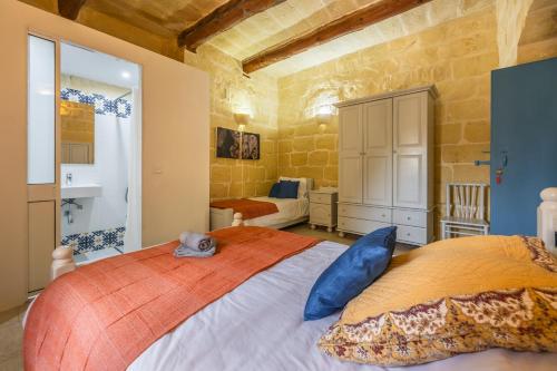 Room 2 - family room x 3 by Solea, Għarb (fotografie 9)