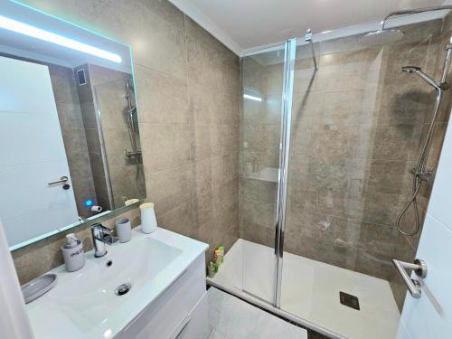 VILANOVA, T0 - Modern Flat at Oura Beach on The Strip with Balcony with view to the Pool, Pool access, Lift and Air Conditioning 3