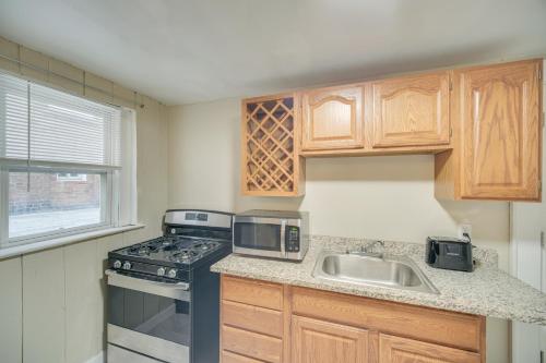 Cleveland Heights Apt Less Than 2 Mi to University Circle! in Cleveland Heights, USA