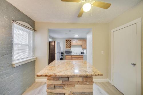 Cleveland Heights Apt Less Than 2 Mi to University Circle! in Cleveland Heights, USA