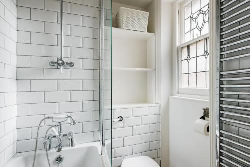 Classic Elegance - Regency Apartment with Period Features - image 10