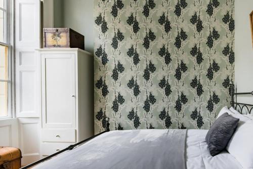 Classic Elegance - Regency Apartment with Period Features - main image