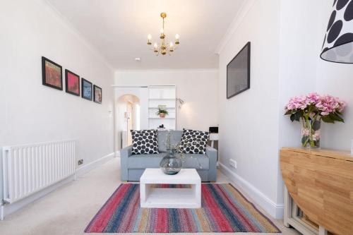 The Perfect One Bedroom Apartment! - image 8