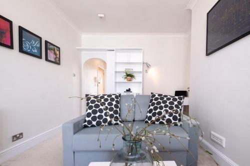 The Perfect One Bedroom Apartment! - image 12