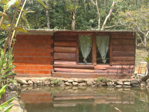 Sapiens house "cabaña del lago"