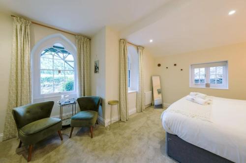 Picture of The Lodge Gatehouse At Coombe Lodge