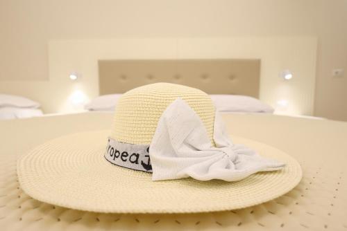 Deluxe Double Room with Balcony image 7
