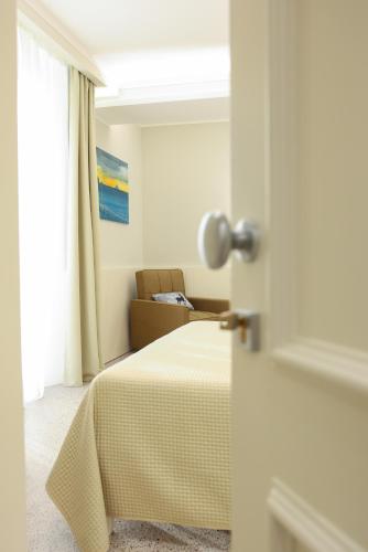 Deluxe Triple Room image 3