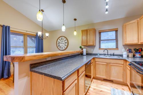 Waynesville Cabin Rental with Mountain Views in Waynesville, USA