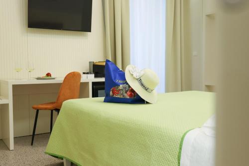 Deluxe Room image 6