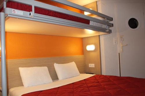 Premiere Classe St Quentin en Yvelines Elancourt - image 2