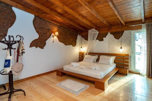 3BR Triplex w Terraces-Heart of Tbilisi -By-Wehost