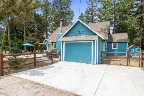 Bear Slope View Cabin - Beautiful home located just south of Bear Mountain ski resort! in Big Bear Lake, USA