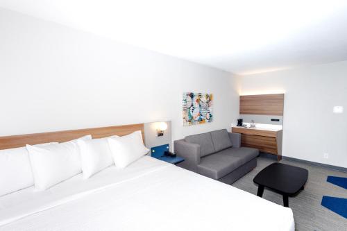 Microtel Inn & Suites by Wyndham Olean - image 8