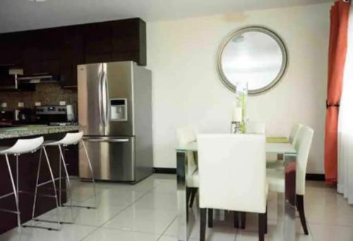 Kitchen, Cozy house in Pinares