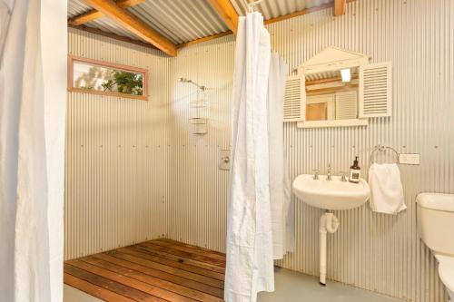 Kilara Cottage 3-Bed 2-Bath - image 5