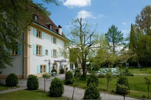 Schloss Ueberstorf - Tafeln, Tagen, Träumen in Ueberstorf, Schweiz
