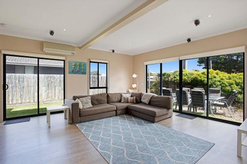 3-Bed 2 5-Bath Private Home Blue House