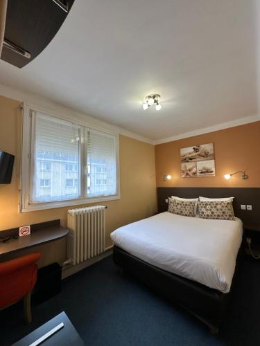Standard Double Room 4th Floor image 8