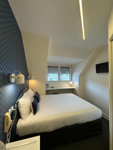 Standard Double Room 4th Floor image 7