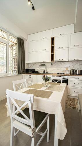 Elegant 1br Vake Apt For 3 - By Wehost - Tbilisi