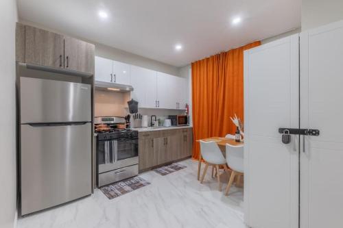 By EWR Airport & NYC Sleeps 6, 2 Queen bed in Newark, USA