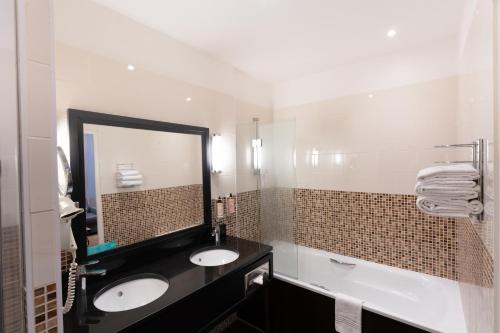 room detail thumbnail 2