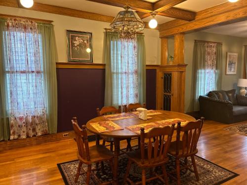 A Sweetheart Home in Schenectady, USA