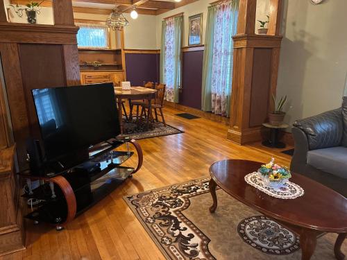 A Sweetheart Home in Schenectady, USA