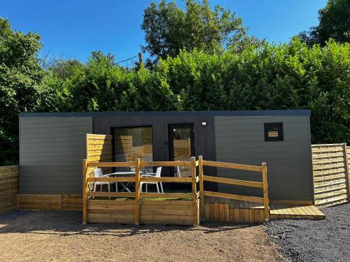 Tiny house avec jardin clos et privatif proche Disneyland et parc des félins (Tiny house avec jardin clos et privatif proche Disneyland et parc des felins) in Муро