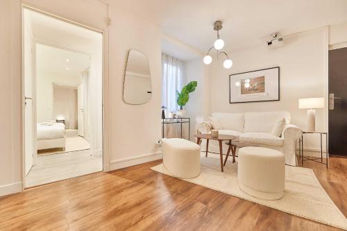 Comfortable 2BD/4P Apartment Near Tower E - image 13